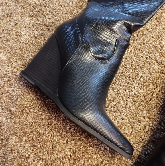 Shoedazzle Ynez black faux leather pointed toe wedge boots - Picture 8 of 16